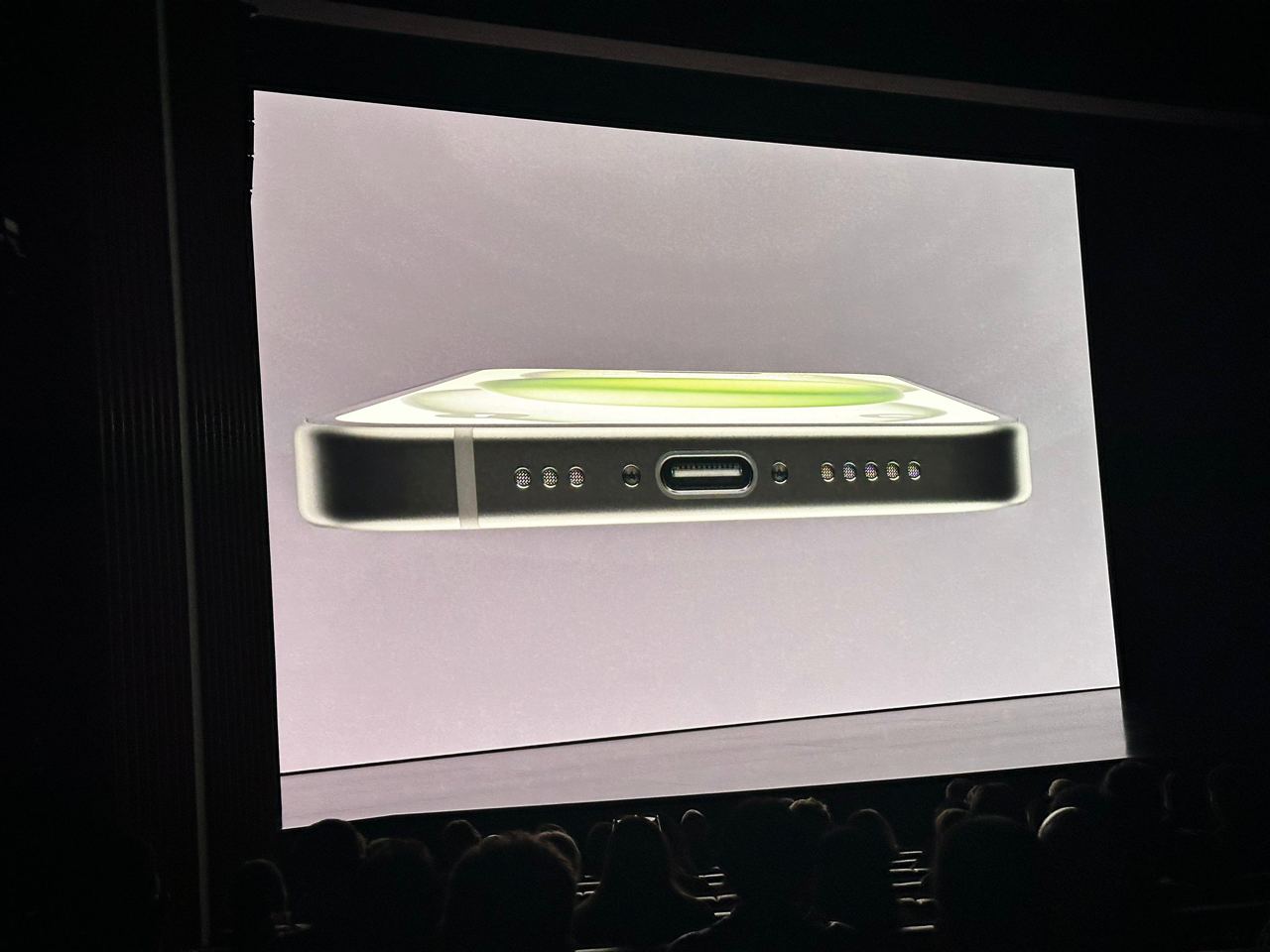 Apple представила iPhone 15 і iPhone 15 Pro