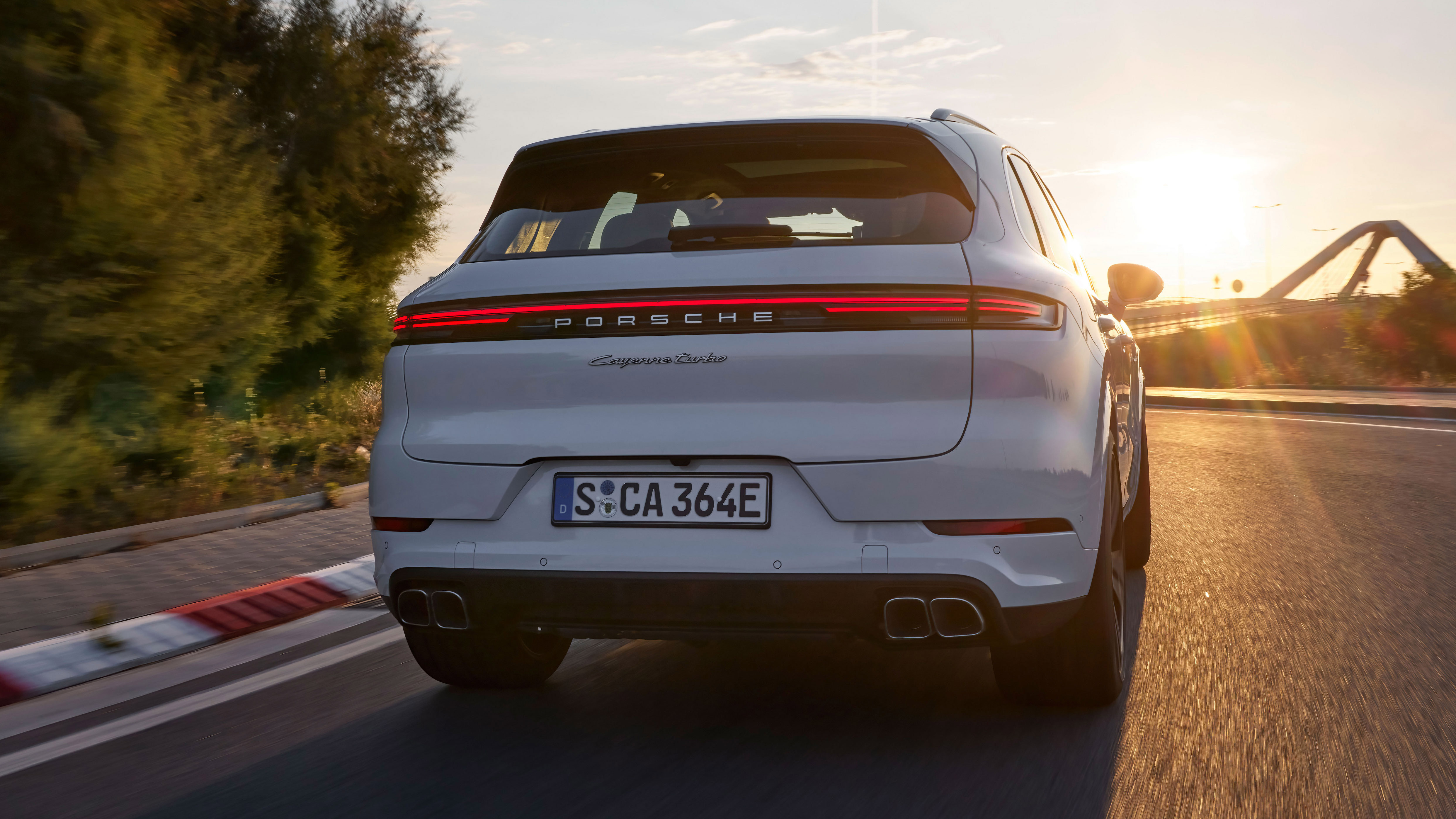 Ексклюзивність у деталях: інтер’єр та особливості комплектації Porsche Cayenne