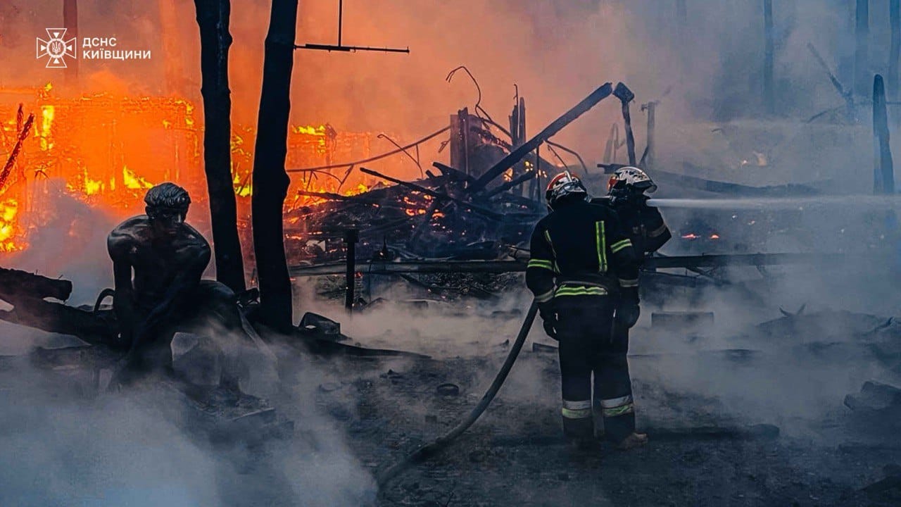 Під Києвом згорів ресторан "Партизан" на Новообухівській трасі