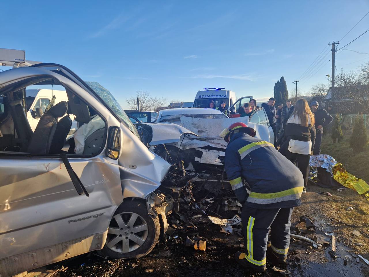 На Прикарпатті 19-річна дівчина на Jaguar скоїла ДТП, госпіталізовані 13 людей