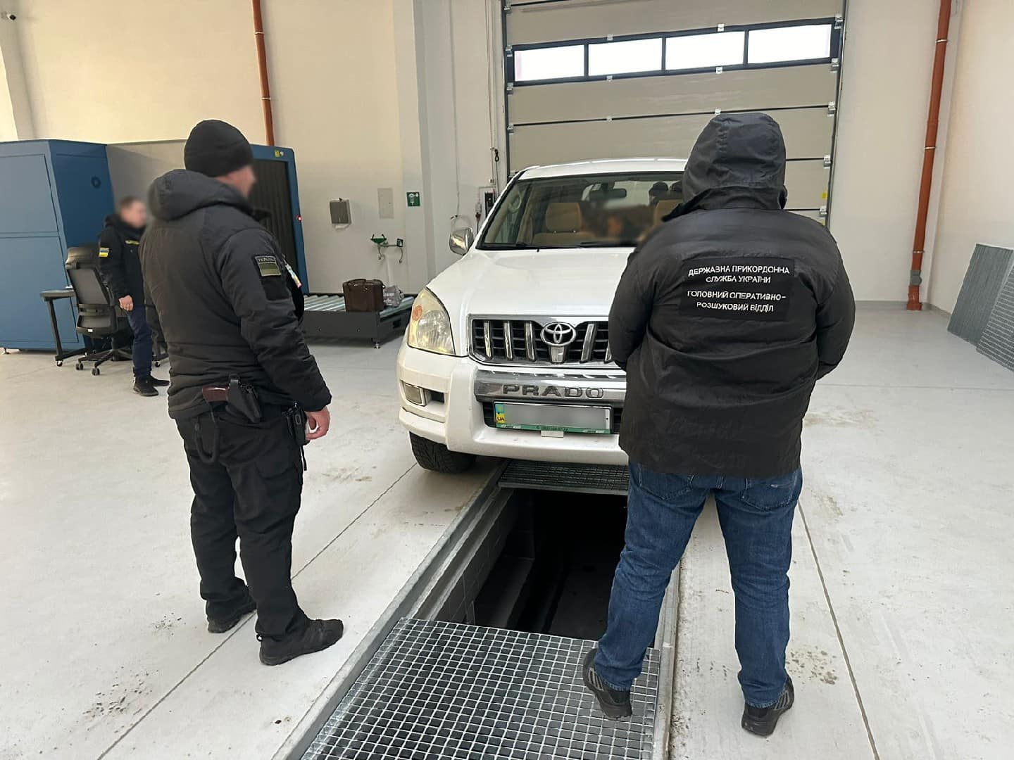 На кордоні з Польщею в автомобілі знайшли 61 злиток золота