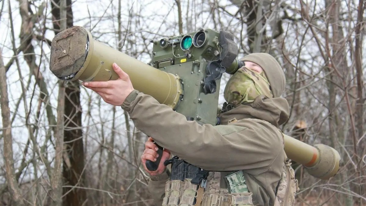 Український військовий з ракетою Martlet