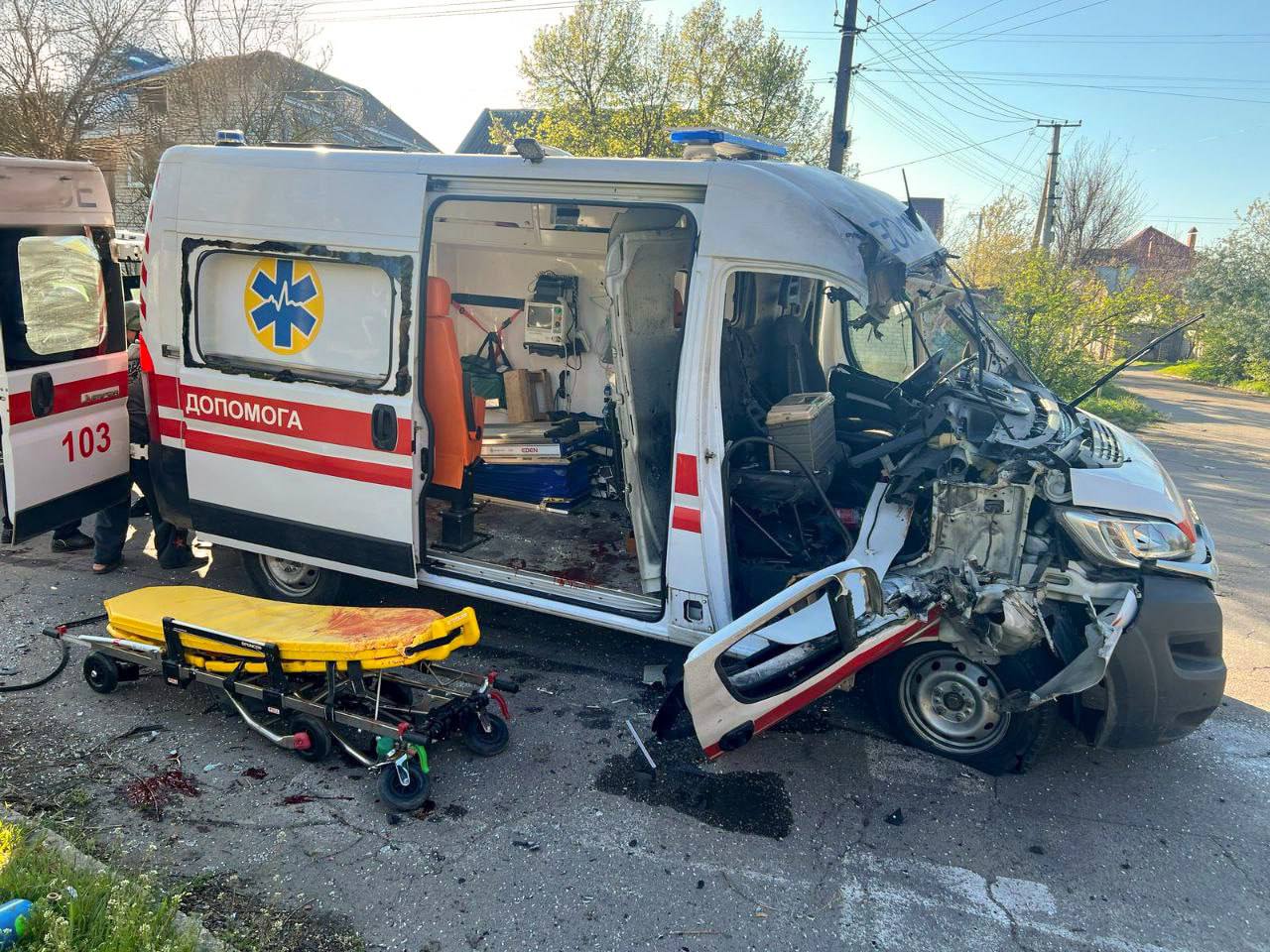 Росіяни скинули три авіабомби на Херсон: загинув чоловік, серед поранених підліток