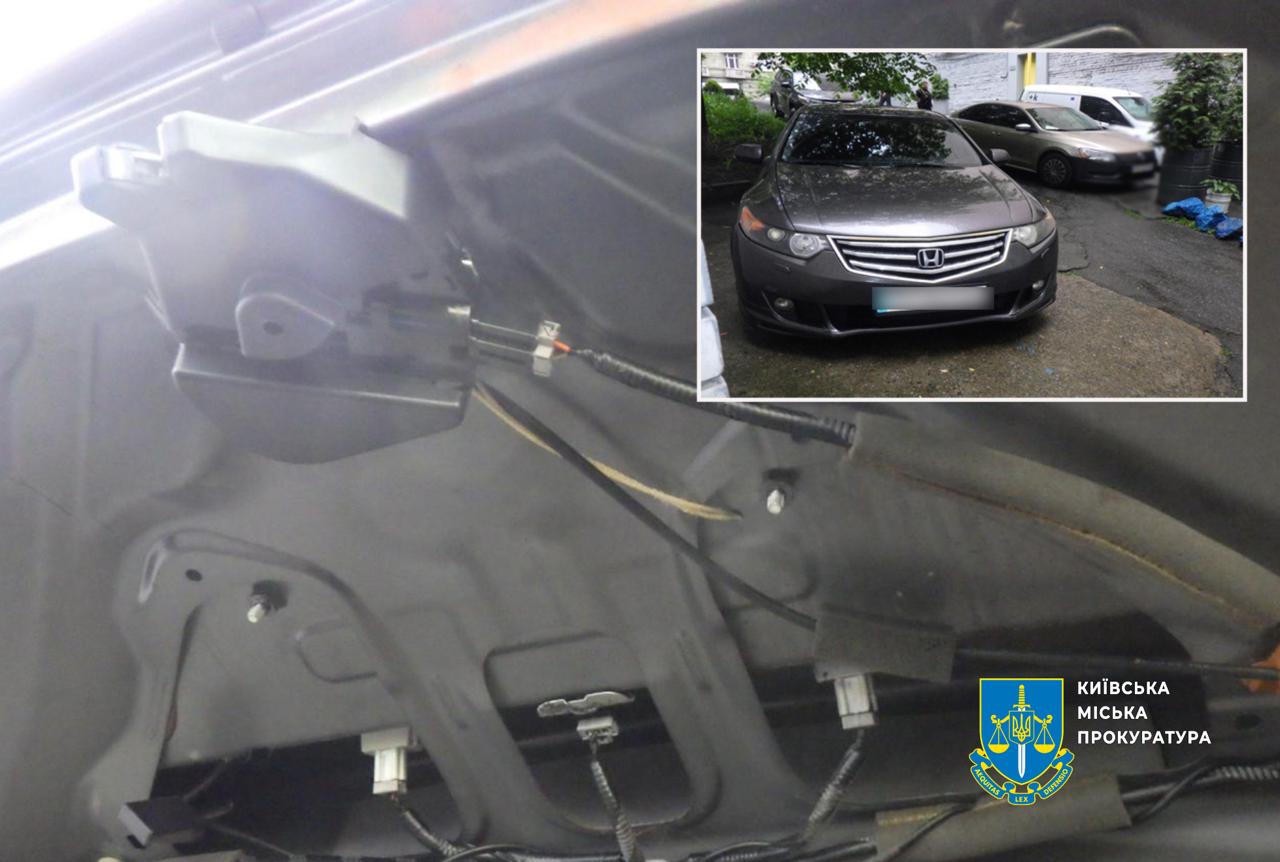 У центрі Києва з автомобіля обміну валют украли 15 мільйонів