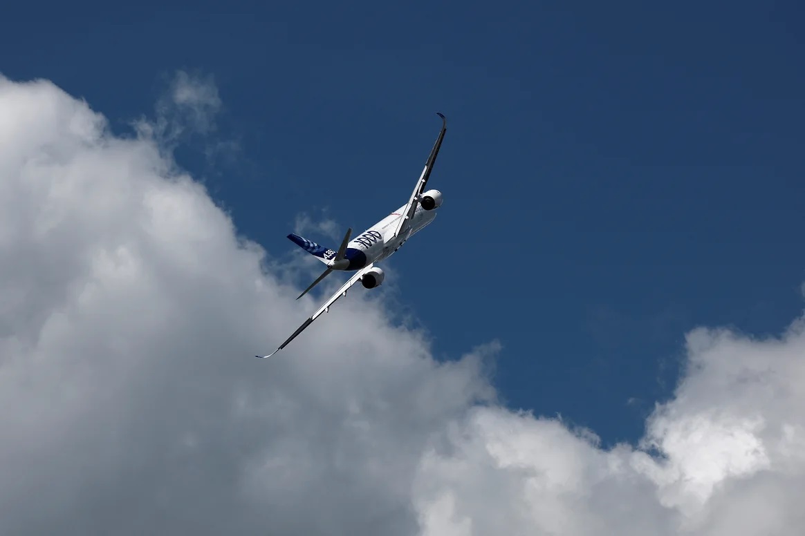 Демонстраційний політ Airbus A350-1000