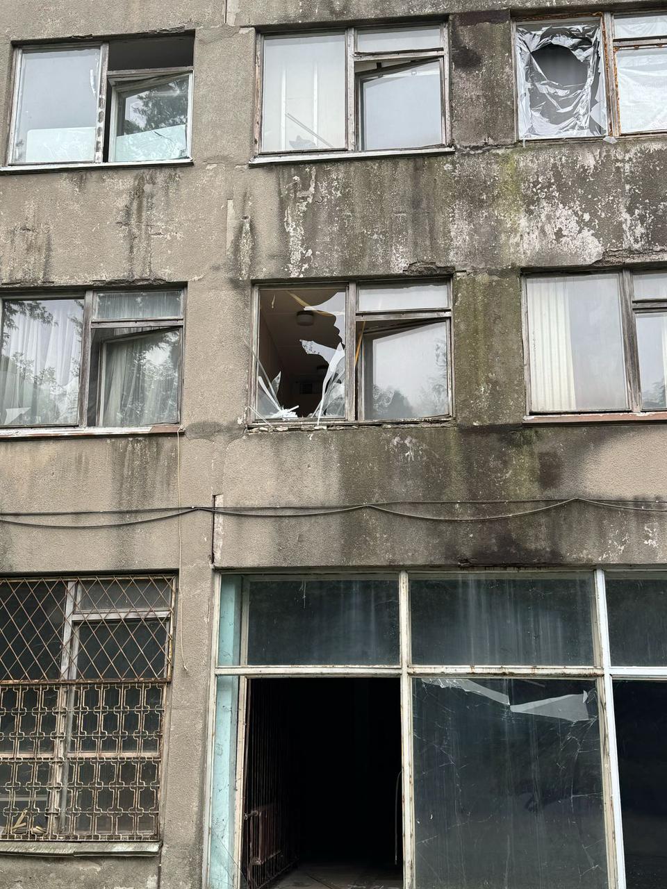 У Києві після нічної атаки пошкоджена Національна кіностудія імені Довженка
