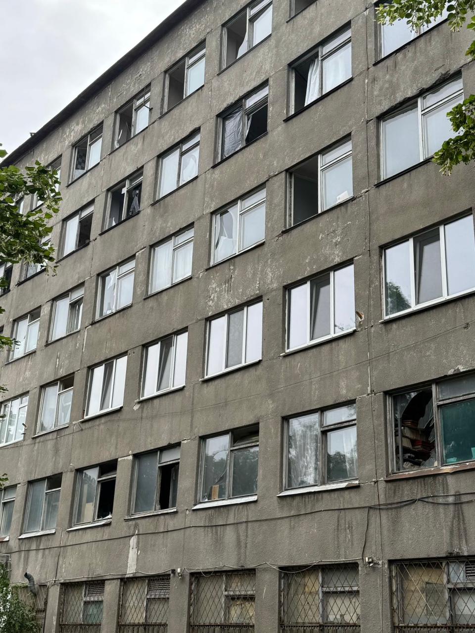У Києві після нічної атаки пошкоджена Національна кіностудія імені Довженка