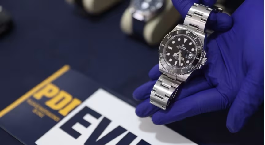 Вкрадені годинники Кіану Рівза знайшли у Чилі під час рейду силовиків