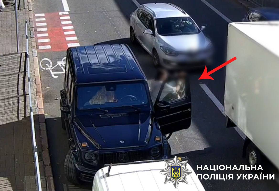 У Києві водій "геліка" через зауваження побив велосипедиста до втрати свідомості