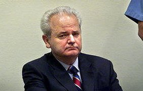 3 июля: Милошевич предстал перед судом