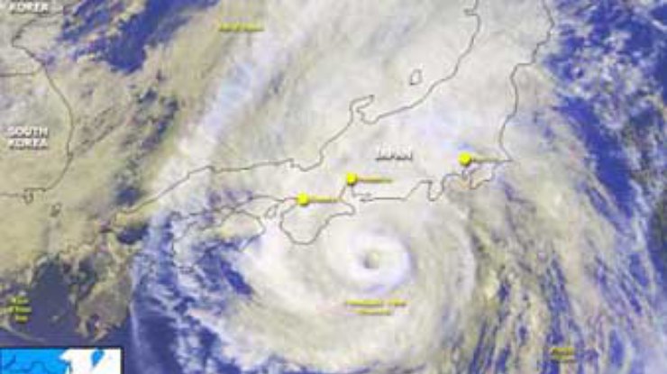 Тайфун унес жизни двух японцев