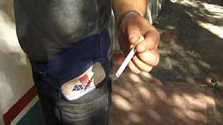 Более половины контрабандных сигарет поступает из России