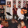 Как гитарист R.E.M. хулиганить умеет