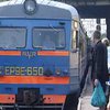 В Киеве пассажирский поезд столкнулся с автомобилем