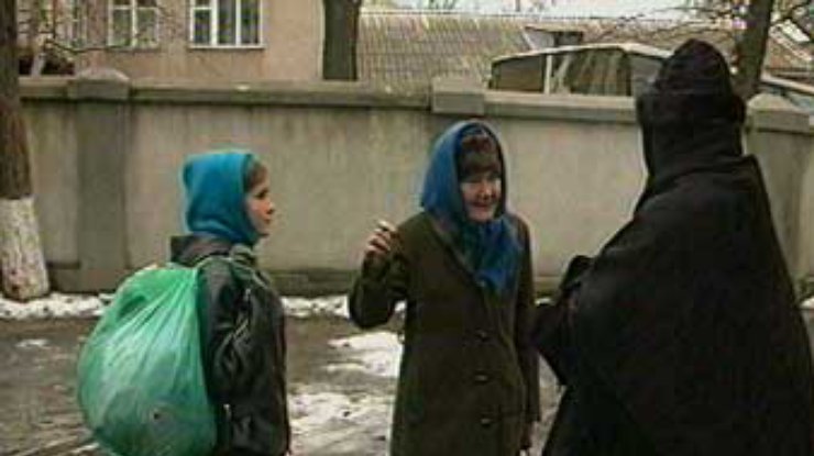 Одесские монахи помогают беднякам