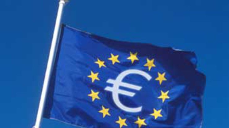 Курс евро по отношению к доллару продолжает падать