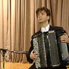 К зрителю Игорь шел десять лет