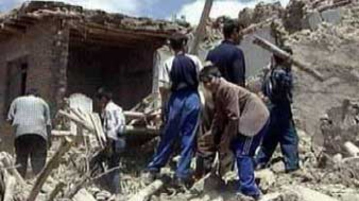 Число жертв землетрясения в Иране может возрасти