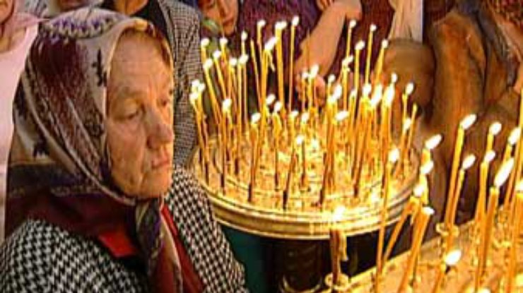 Православные христиане празднуют Яблочный Спас