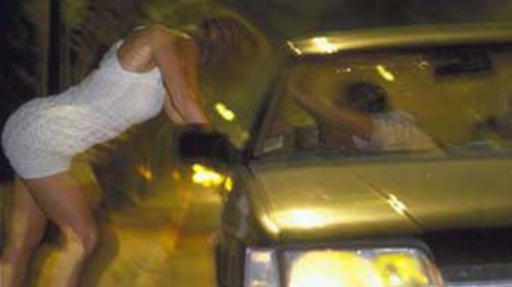 Сотрудники полиции незаконно пользовались услугами проституток