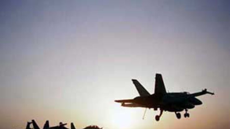 Самолеты ВВС Филиппин обстреляны над спорными островами Спратли