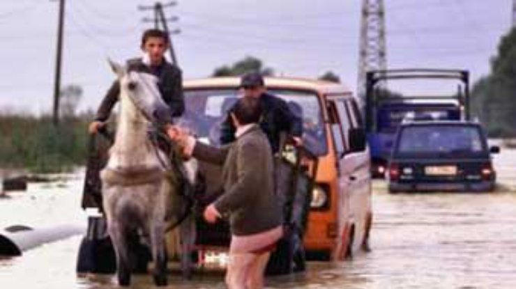 Небрежность пьяного рабочего привела к затоплению столицы Албании