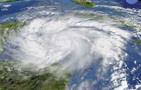 На южное побережье США надвигается ураган "Лили", люди покидают свои дома