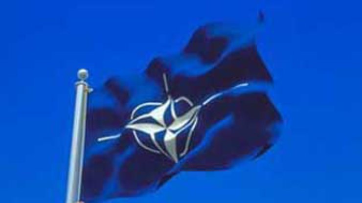 НАТО намеревается и дальше присутствовать на Балканах