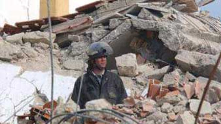 Италия: под развалинами школы остаются двое детей (дополнено в 16:00)