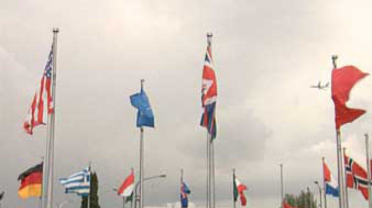 На саммите в Праге членство в НАТО будет предложено семи странам