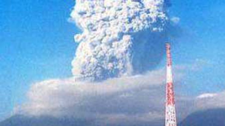 Индонезийский вулкан становится особо опасным
