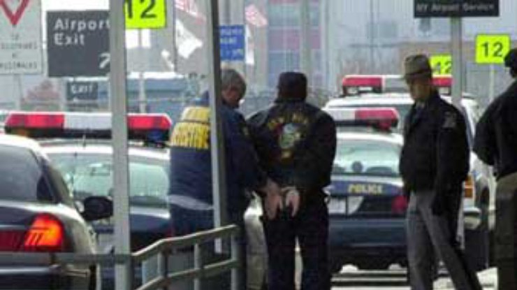 В аэропортах США произведены массовые аресты сотрудников