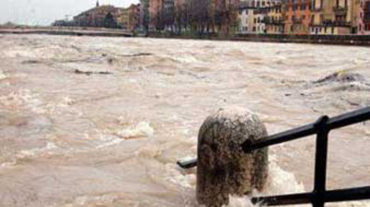 Сотни людей были эвакуированы на севере Италии из-за разлива рек