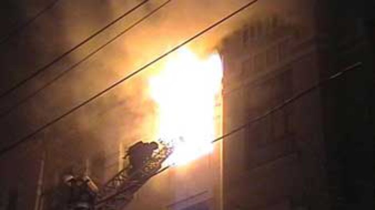 Один человек погиб во время крупного пожара в центре Киева