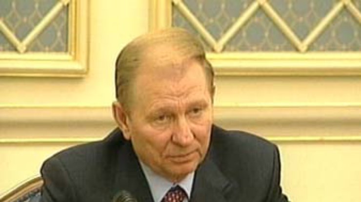 Кучма поручил Кабмину продолжить в 2003 реформу госслужбы