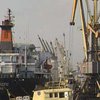 Вторые сутки гасят пожар на украинском судне в Черном море (дополнено в 13:25)