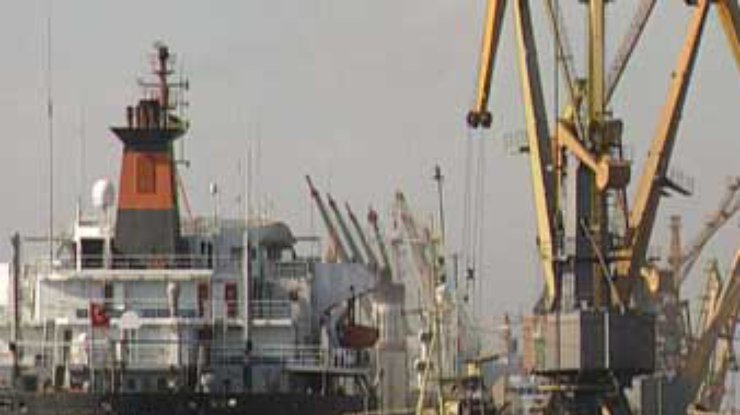 Вторые сутки гасят пожар на украинском судне в Черном море (дополнено в 13:25)