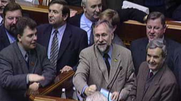 В 2002 году наиболее активными в парламенте были оппозиционные фракции
