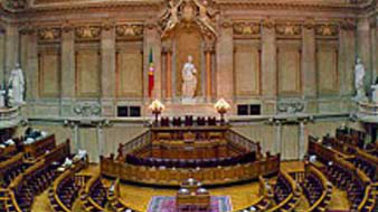Парламент Португалии требует объяснений от премьера, подписавшегося в поддержку позиции США по иракскому вопросу