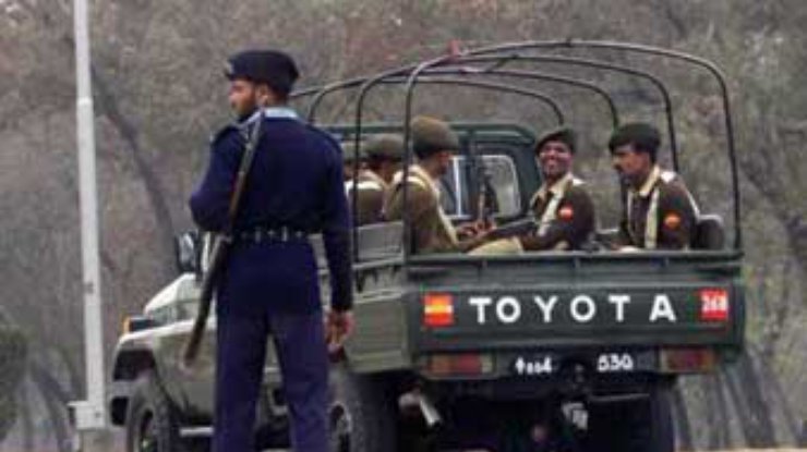 В Кашмире при взрыве мины 4 человека погибли