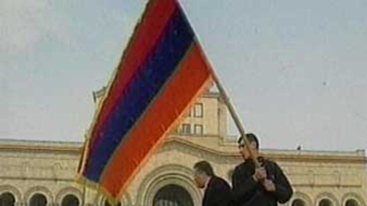 Нынешний президент Армении Роберт Кочарян  переизбран еще на один строк