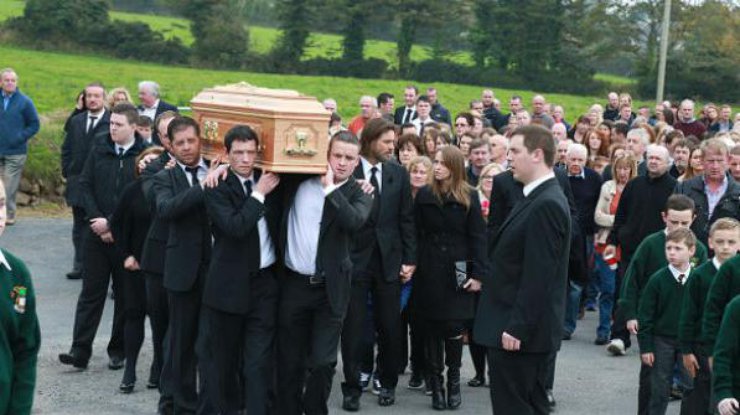 Джим Керри прилетел на похороны экс- возлюбленной. Фото Getty