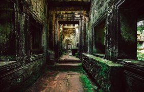 А в храме Preah Khan коридоры кажутся нескончаемыми. По ним можно блуждать и блуждать