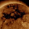 NASA сфотографировало гигантскую дыру на Солнце