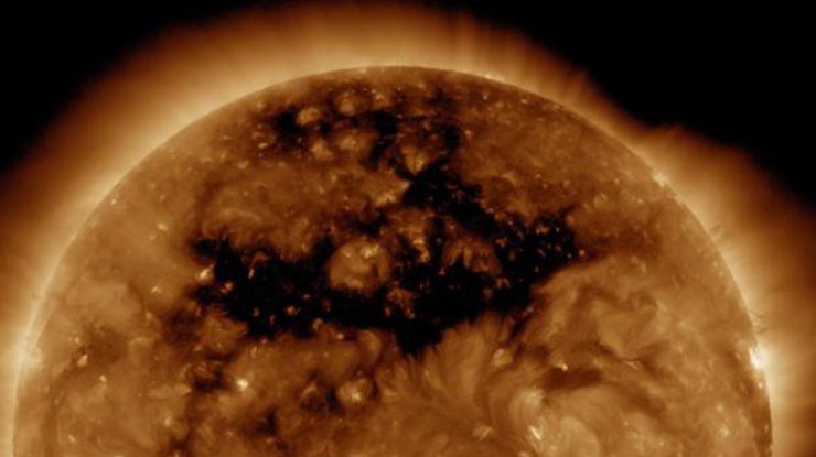 Ученые засняли дыру на Солнце (архив NASA)