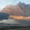 Пожар в Петербурге сопровождается взрывами и "апокалиптическим дымом" (видео)