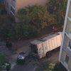 В Киеве под землю провалился грузовик (фото)