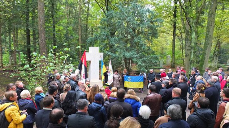 Торжественная церемония освящения памятника Степану Бандере. Фото: Андрей Мельник