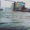 В Сахалине бушует шторм: волной затопило улицы (фото, видео)