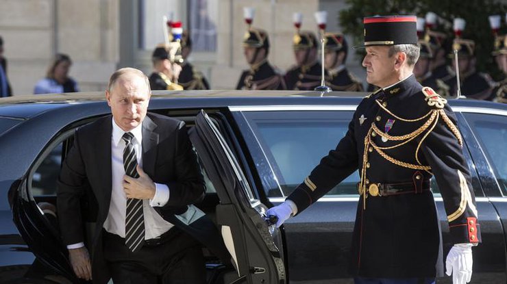 Путин остался без объятий Олланда